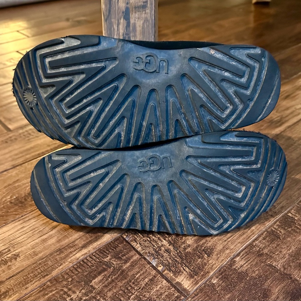 UGG Youth Tasman II Black Slippers - Picture 5 of 5